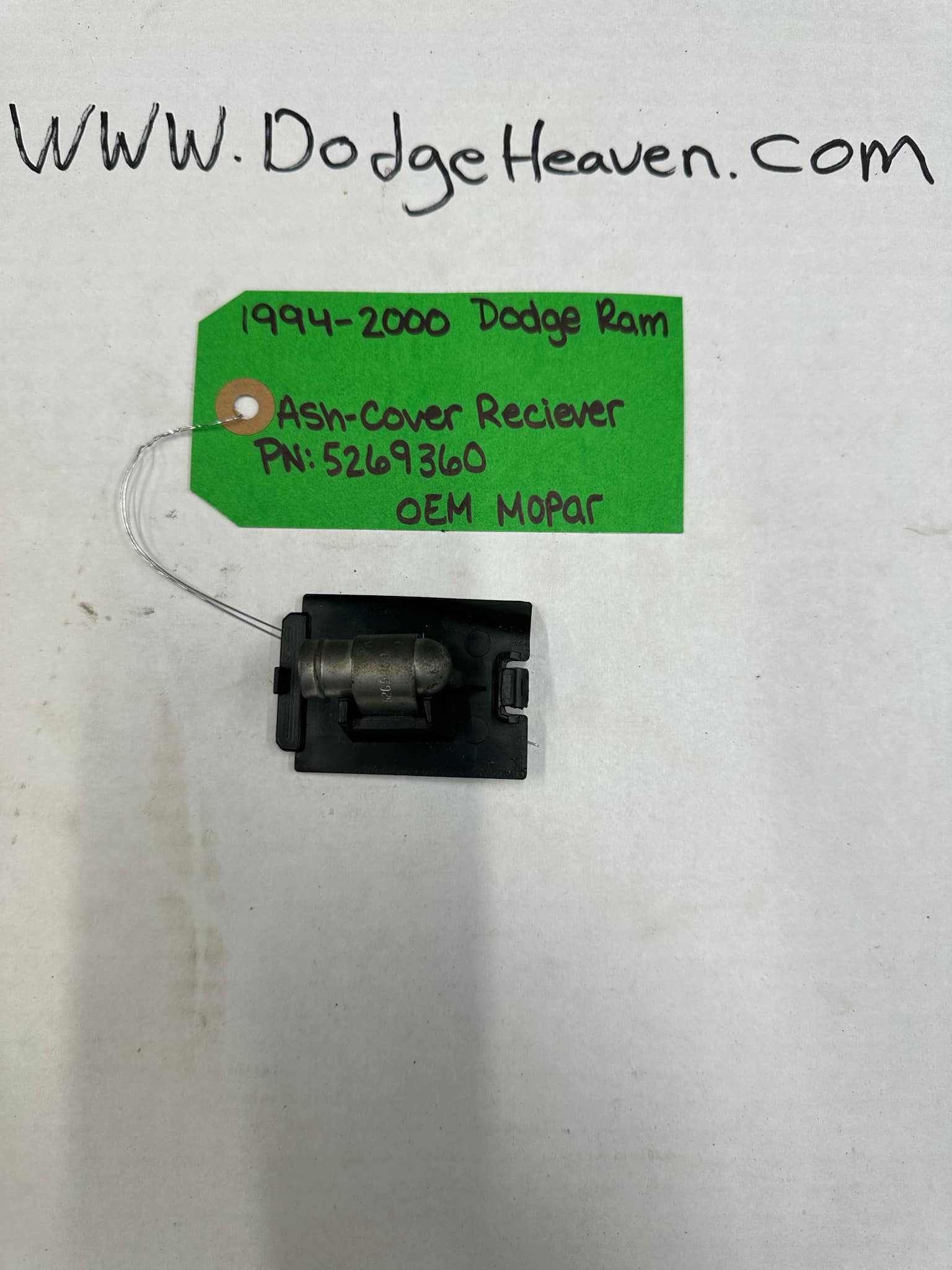 1998.5-2002 Dodge Ram 1500/2500/3500 Cup-Holder Light w/ Cover (OEM)