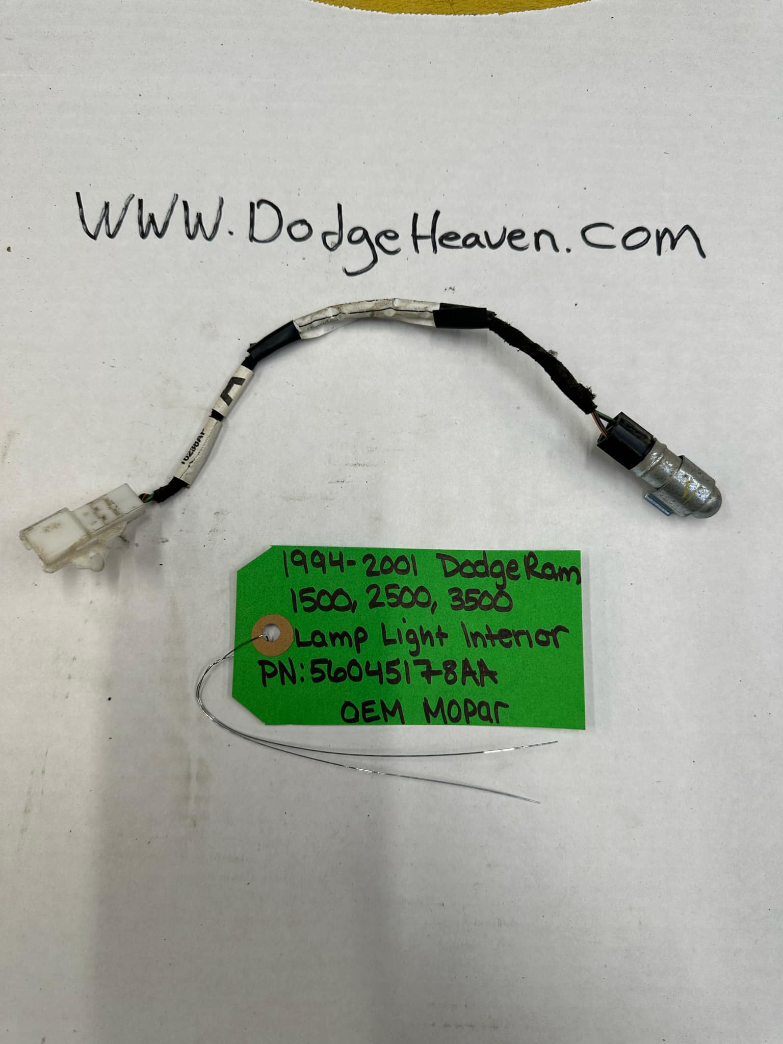 1998.5-2002 Dodge Ram 1500/2500/3500 Ash Tray Light Jumper Harness (OEM)