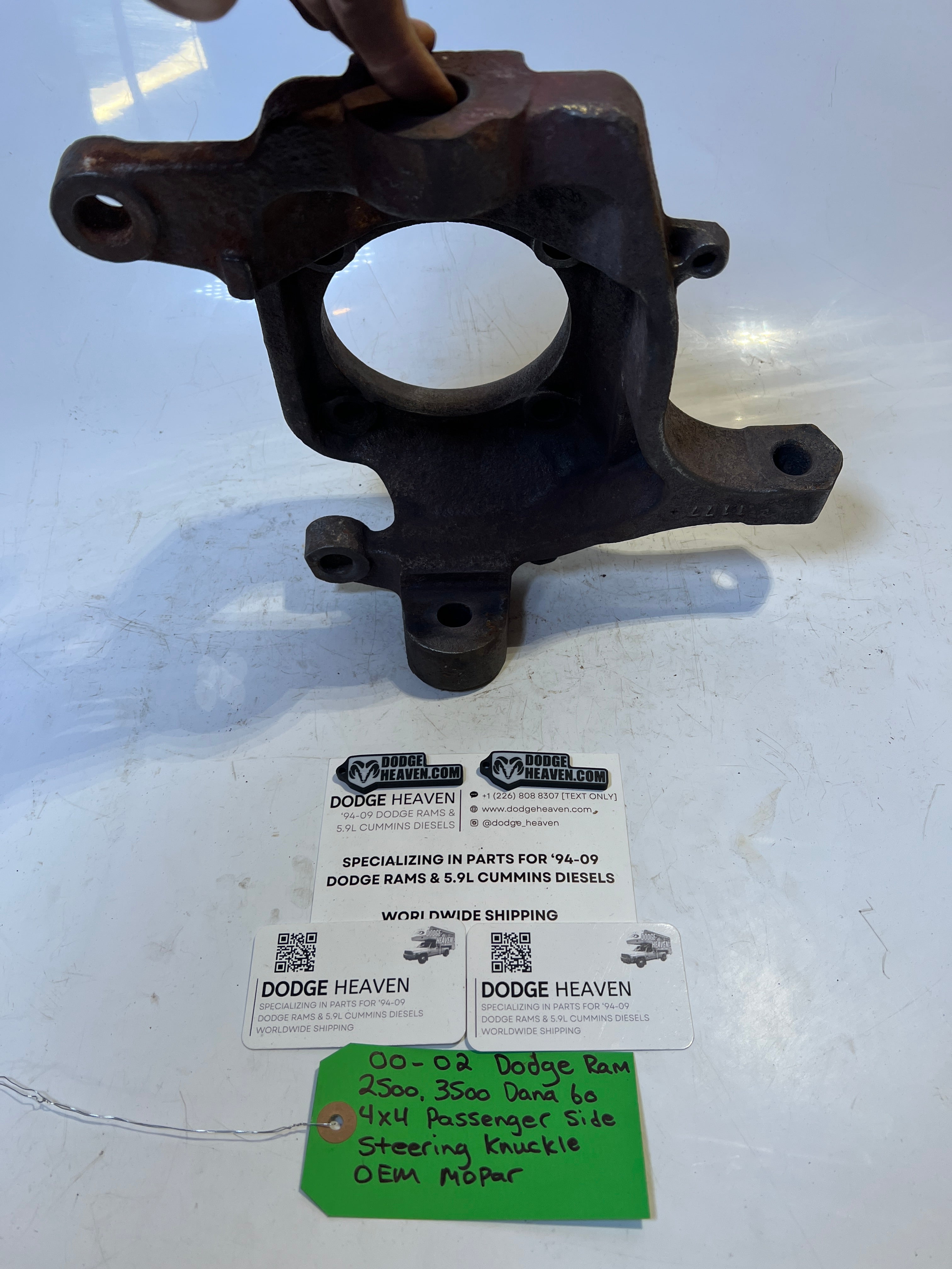 2000-2002 Dodge Ram 2500 3500 4x4 Dana 60 Passenger-Side Steering Knuckle (OEM)
