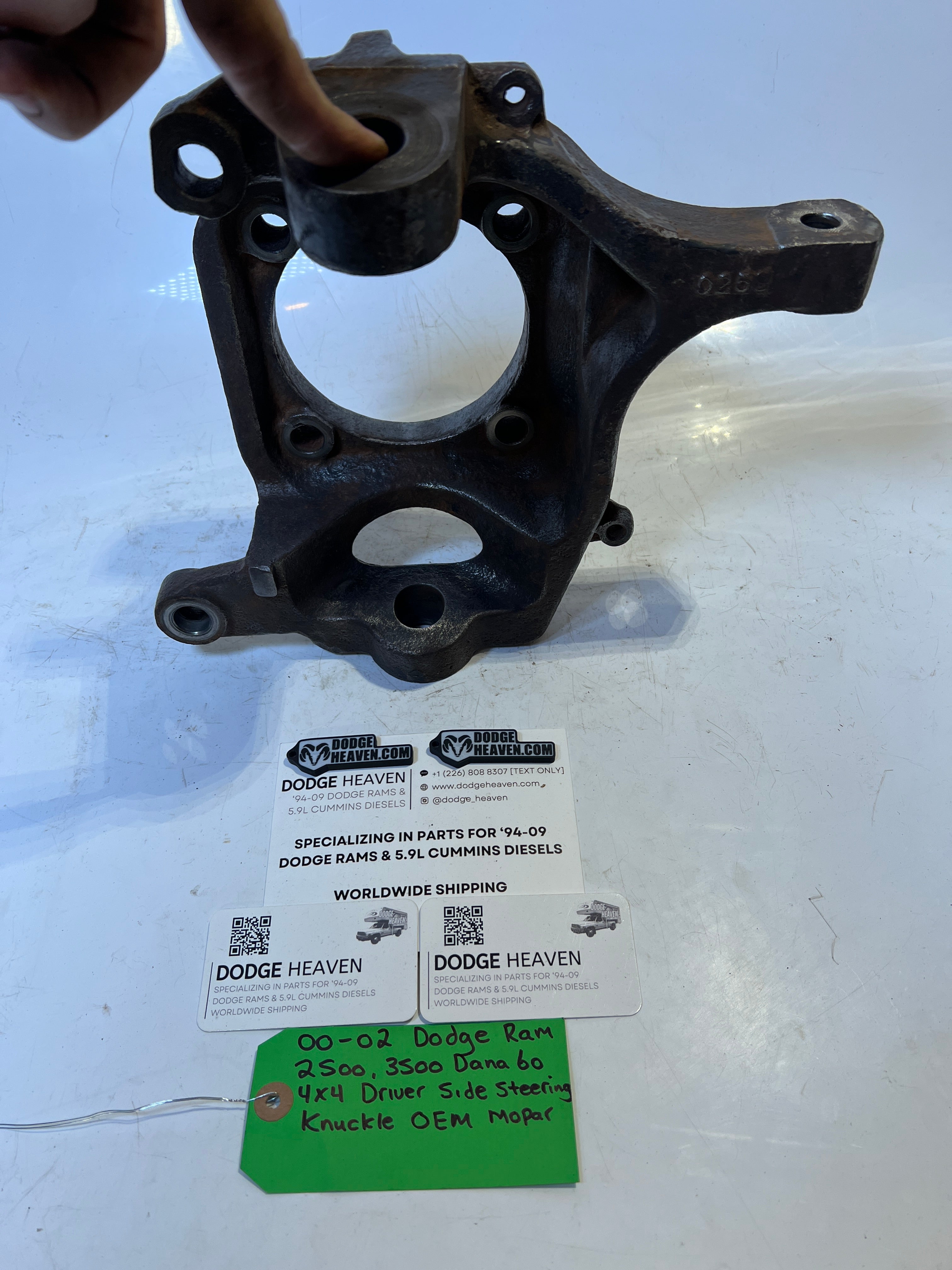 2000-2002 Dodge Ram 2500 3500 4x4 Dana 60 Driver-Side Steering Knuckle (OEM)