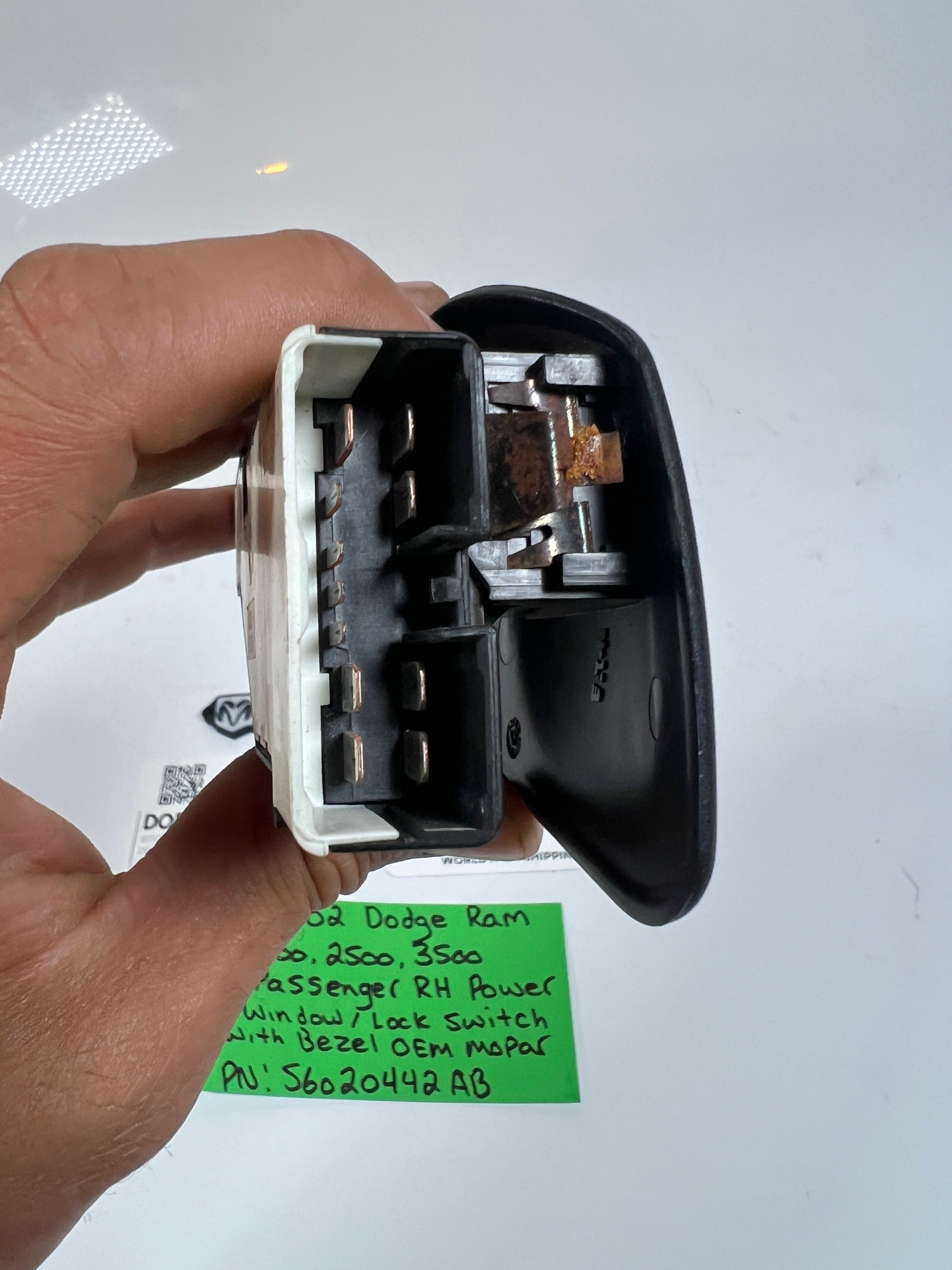 1999-2002 Dodge Ram Passenger Power Window / Lock Switch W Bezel