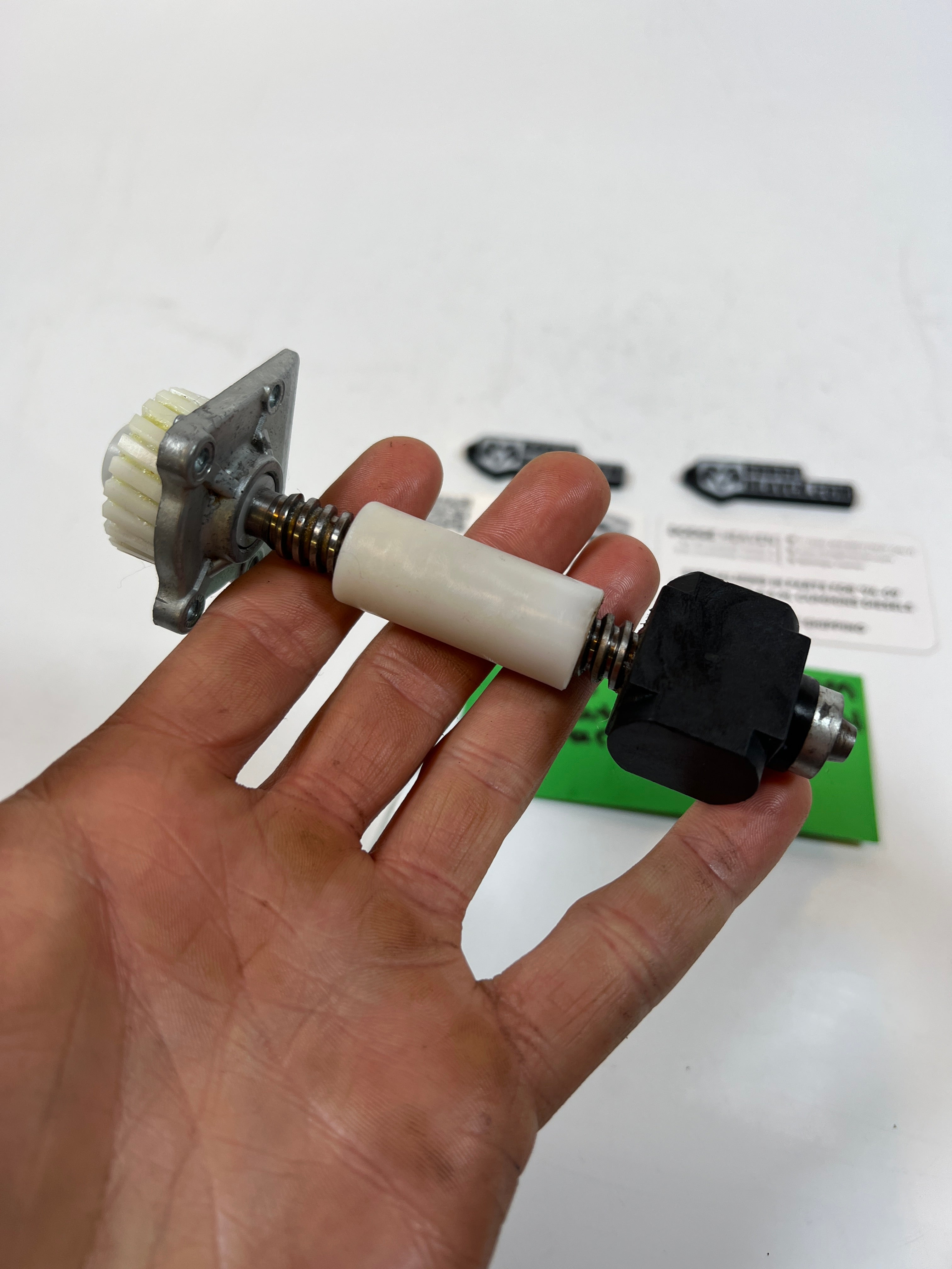 2006-2008 Dodge Ram 1500 Front Vertical Seat Motor Worm Gear