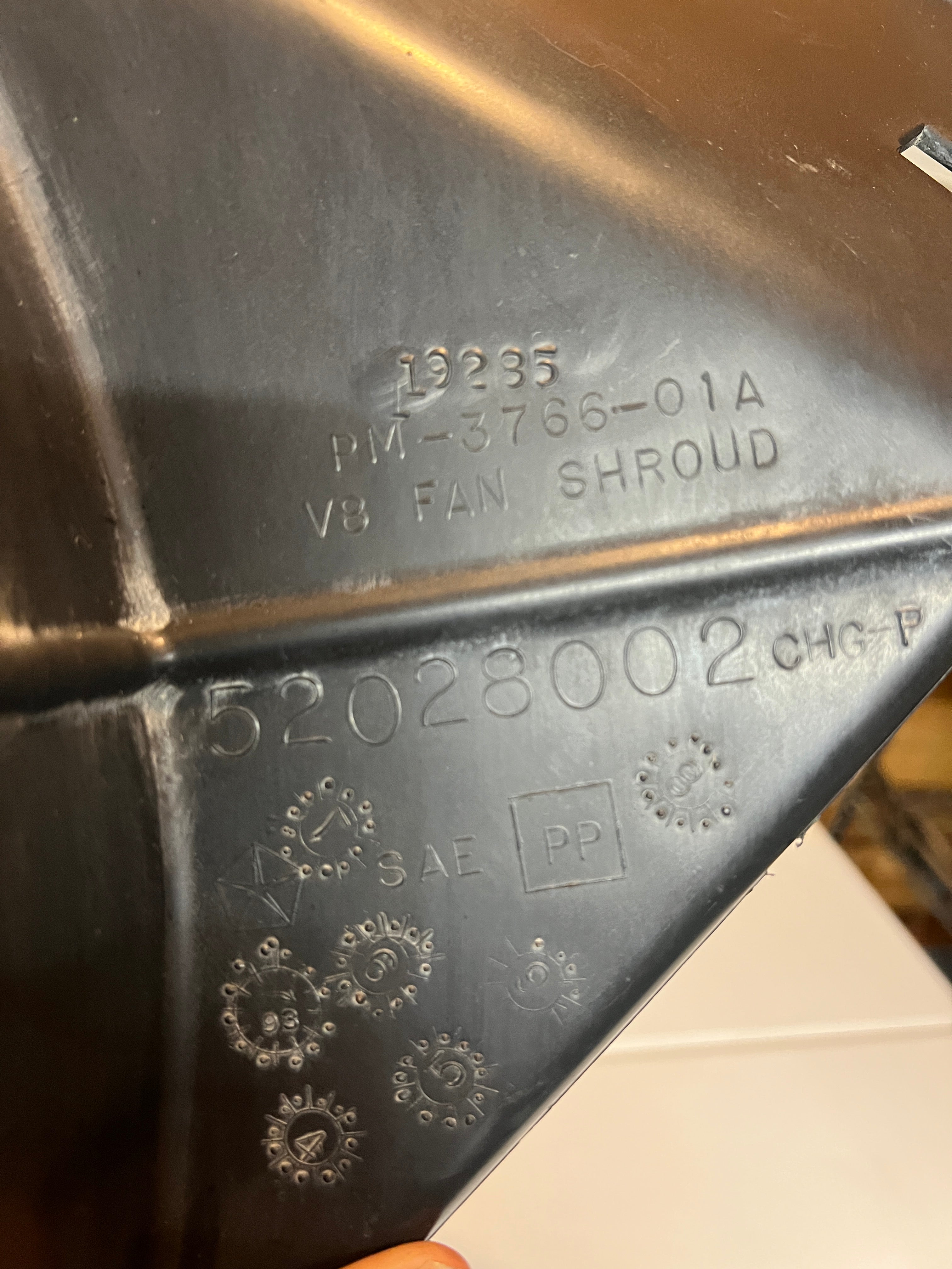 1994-2002 Dodge Ram 1500 2500 5.2L / 5.9L Gas Radiator fan Shroud