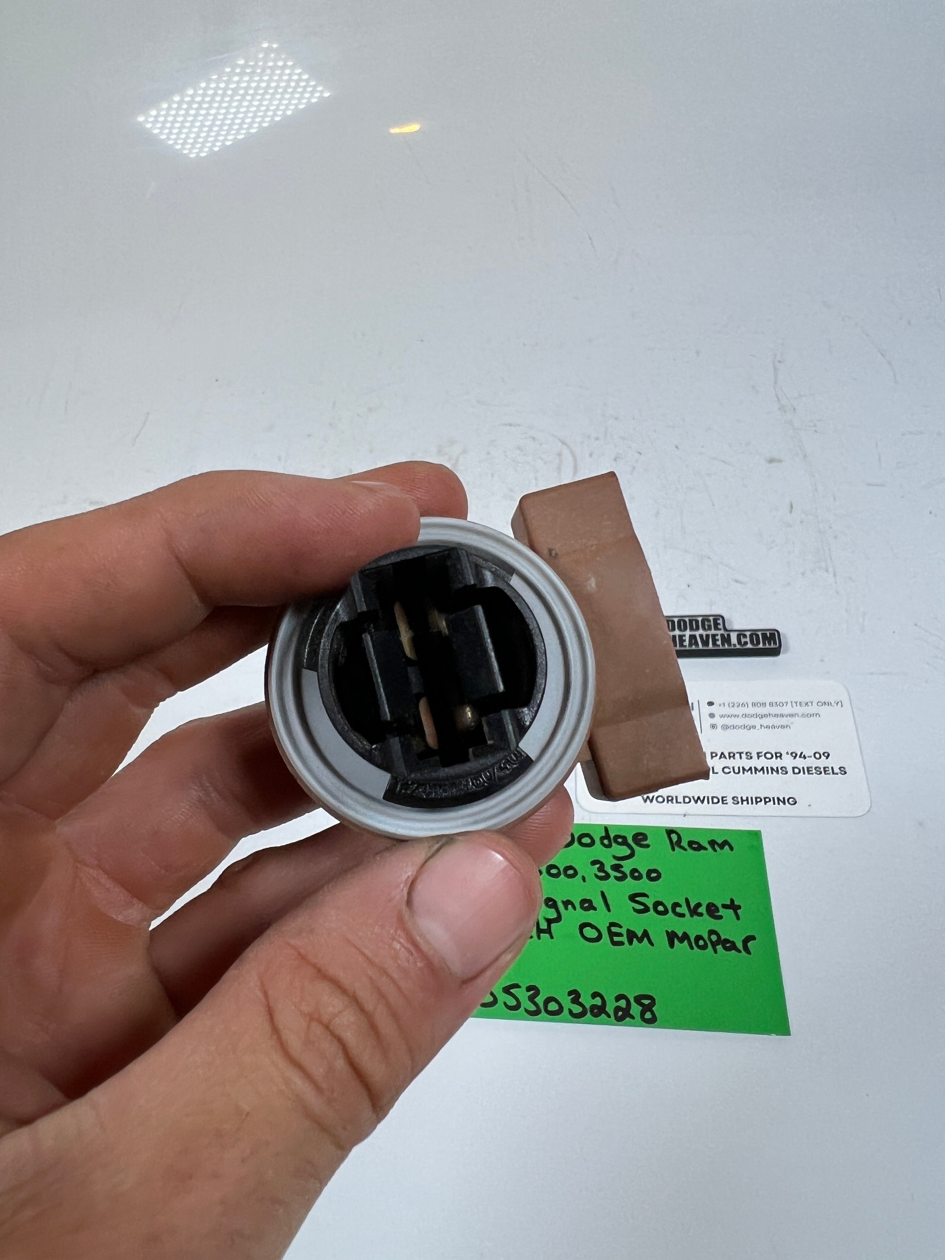 2002-2009 Dodge Ram 1500-3500 Turn Signal Socket RH / LH