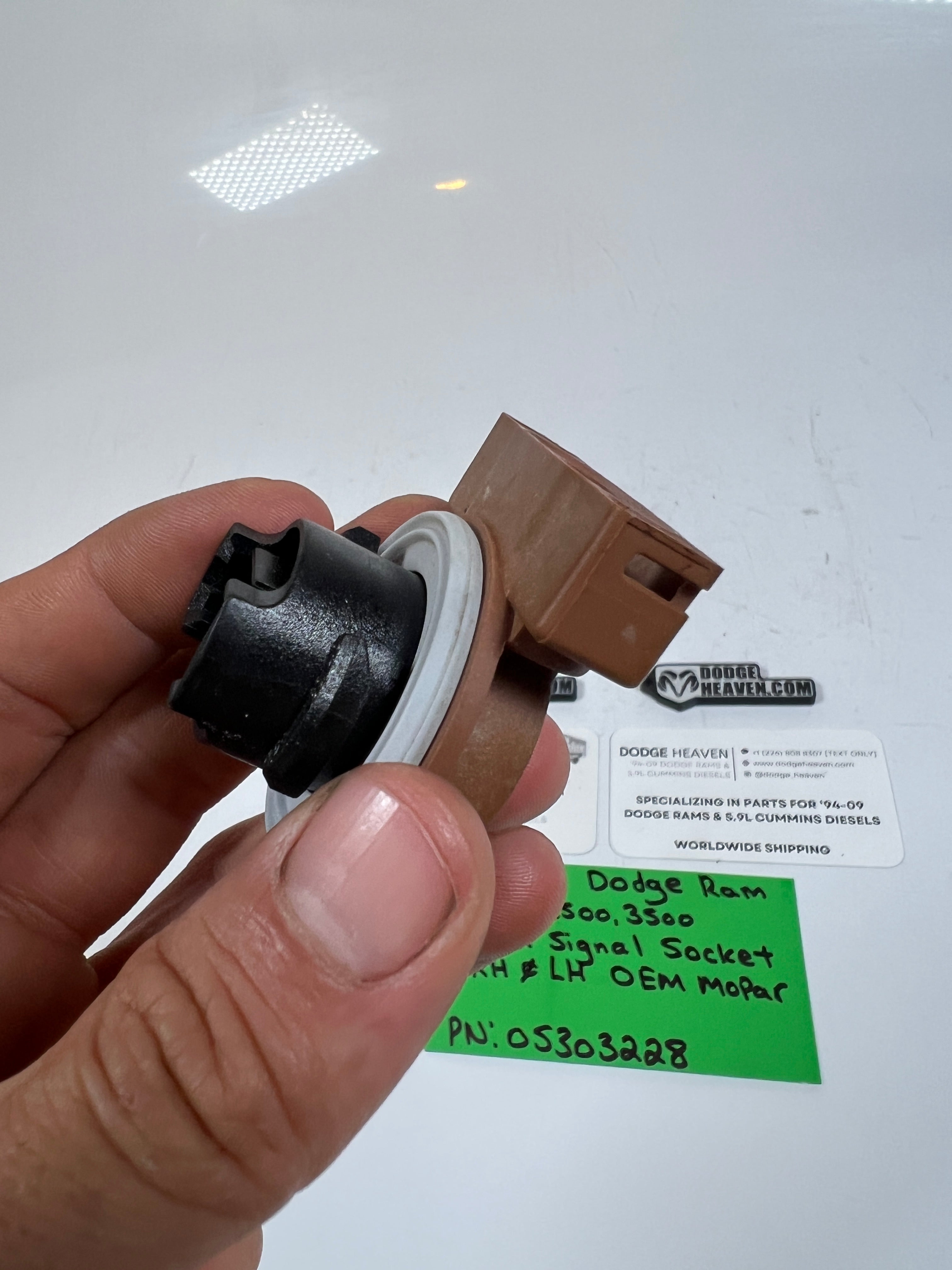 2002-2009 Dodge Ram 1500-3500 Turn Signal Socket RH / LH