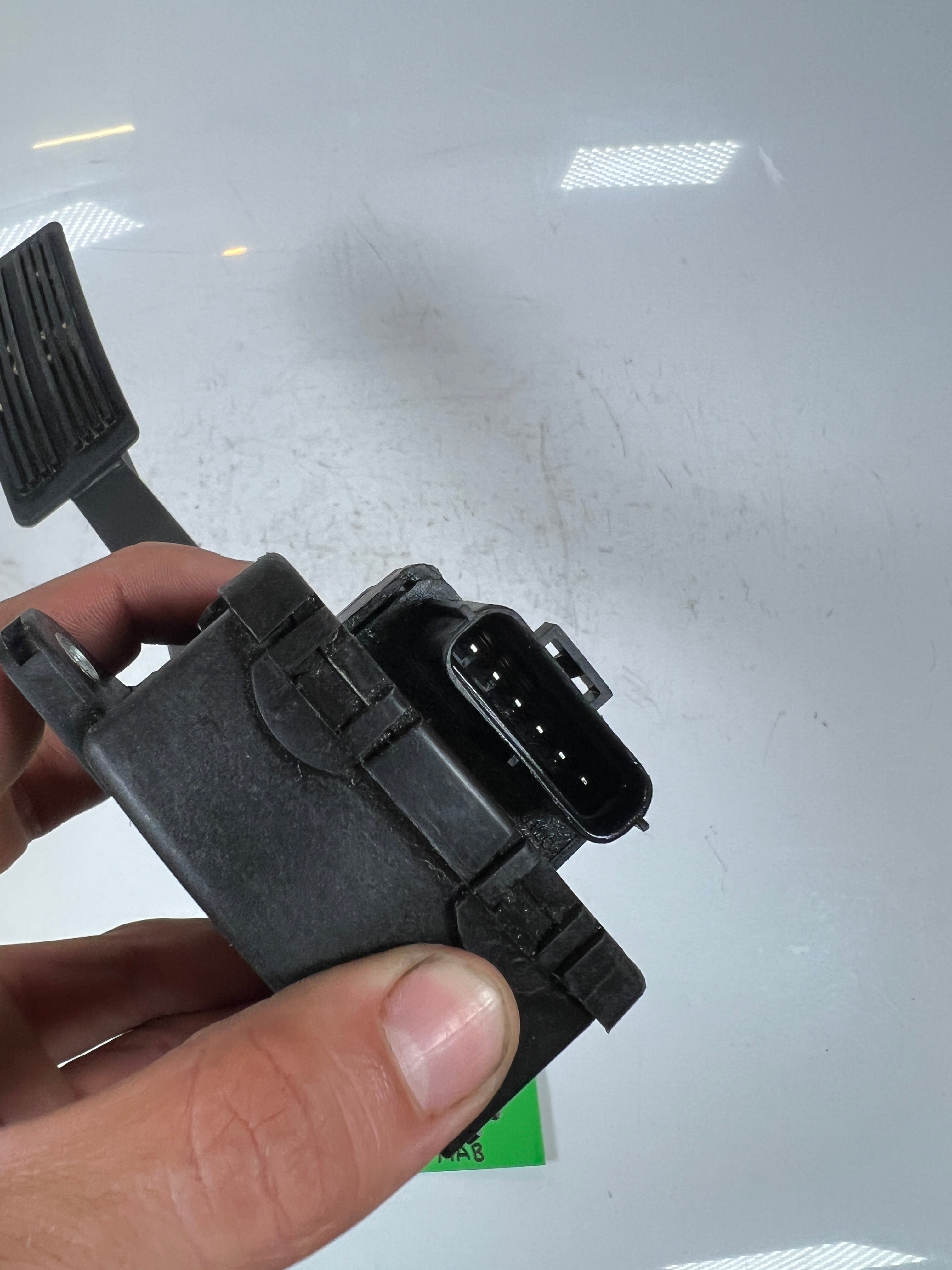 2005-2006 Dodge Ram 2500 3500 5.9L Cummins Accelerator / Gas Pedal