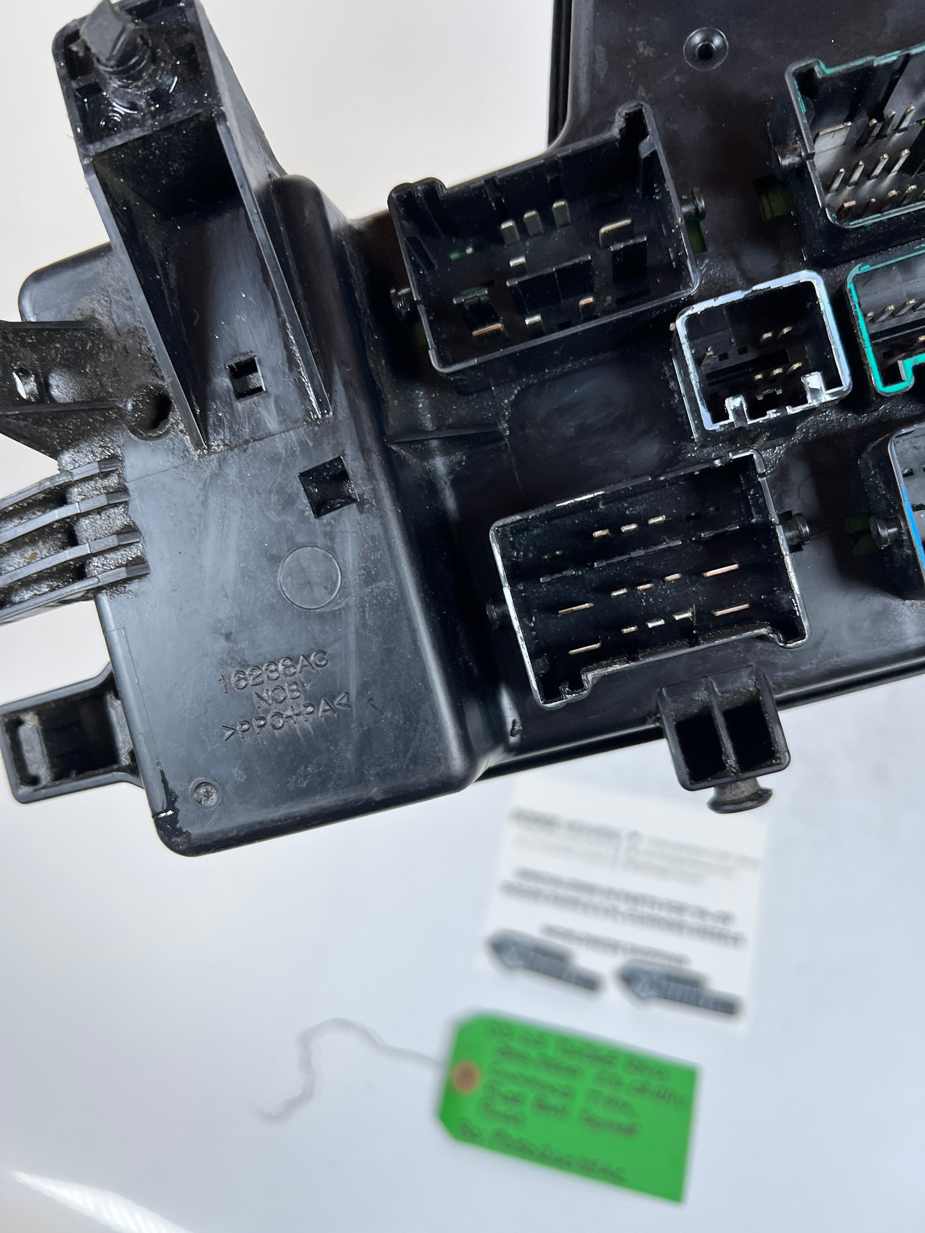 2003-2005 Dodge Ram 2500 3500 5.9L Cummins TIPM Fuse Box