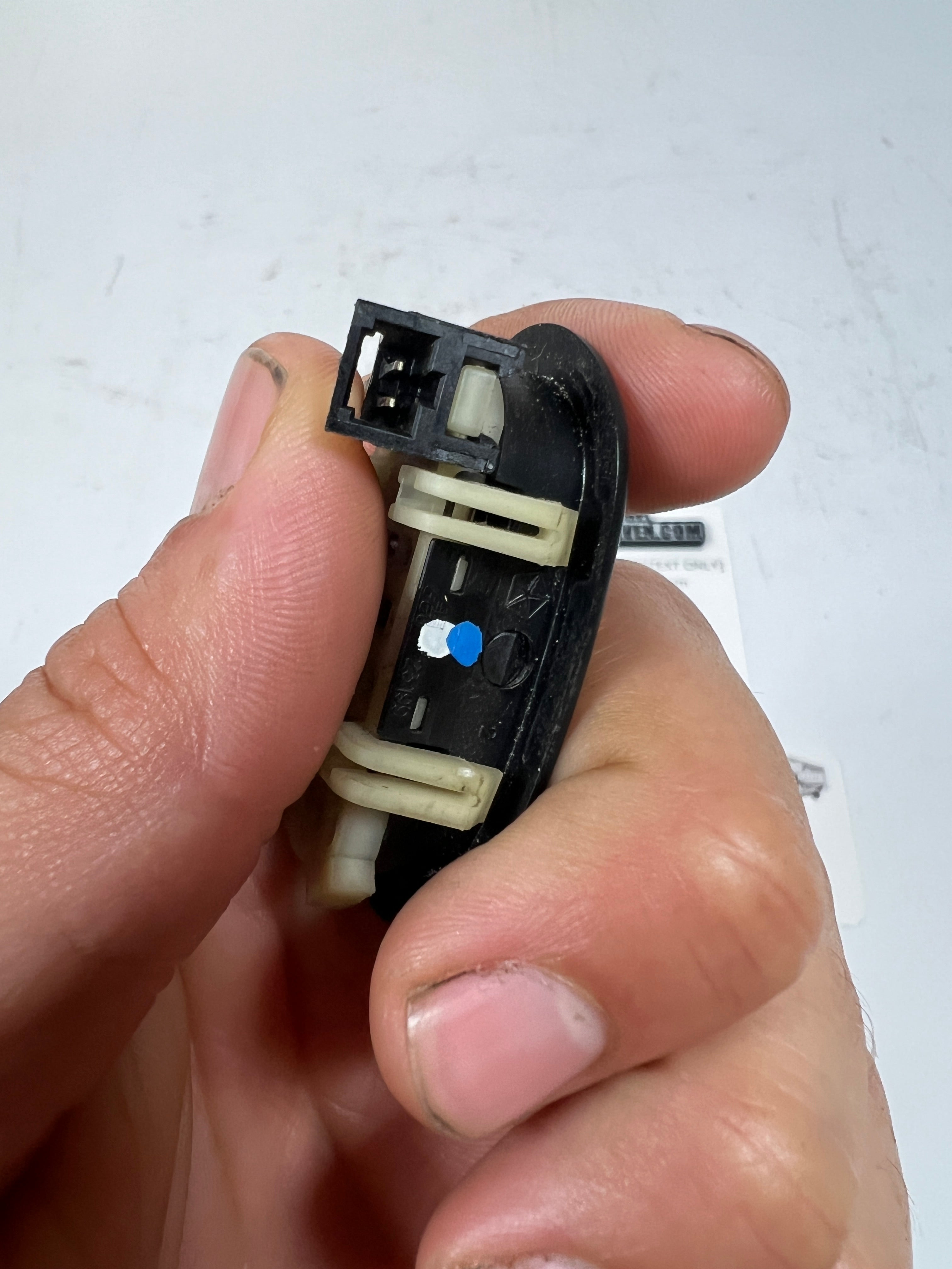 1999-2002 Dodge Ram Steering Wheel Radio Control Switch RH