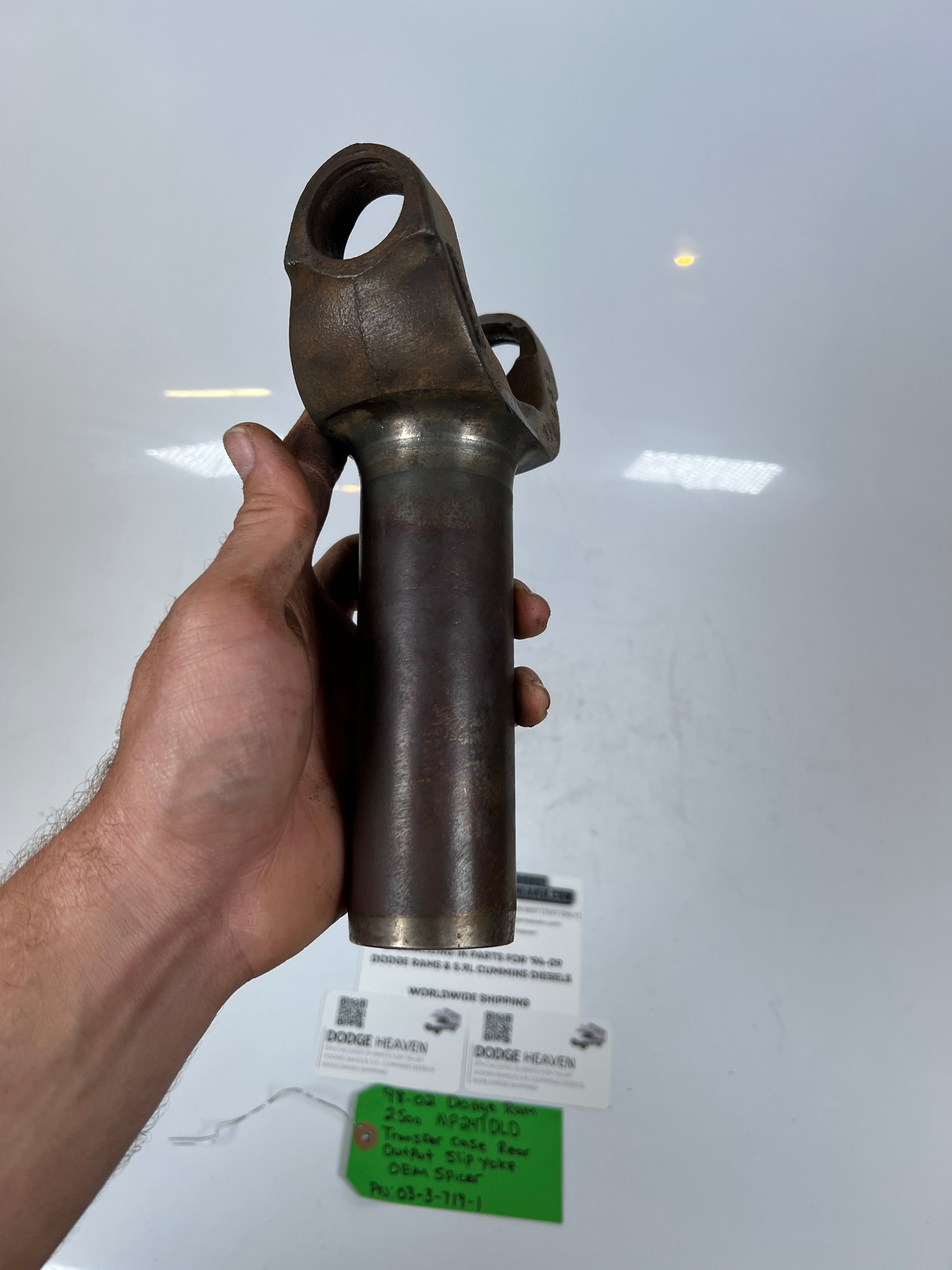 1998-2002 Dodge Ram 2500 241DLD Transfer Case Rear Output Slip Yoke Spicer