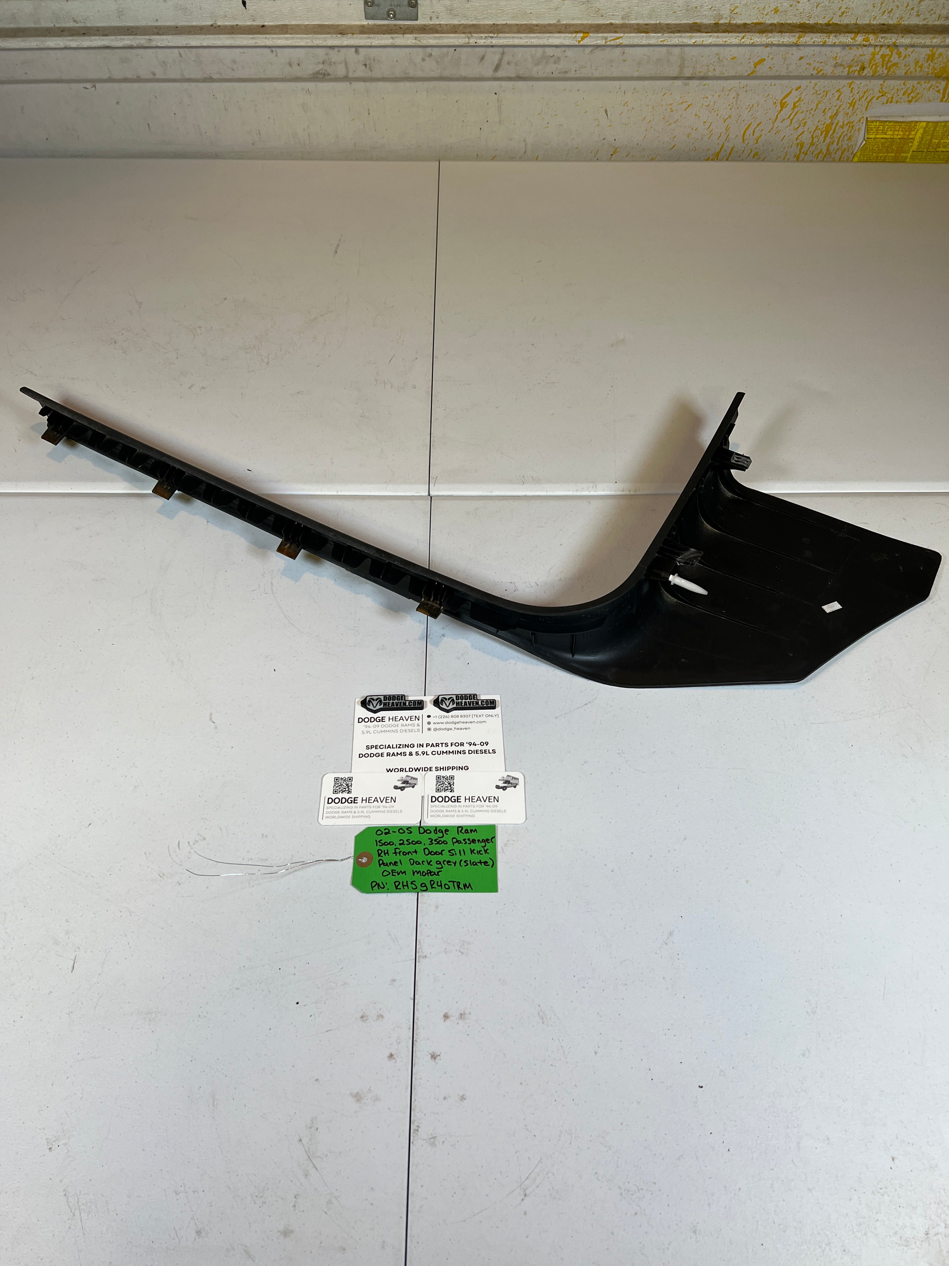 2002-2005 Dodge Ram Front Door Sill Kick Panel Scuff Trim RH Dark Grey