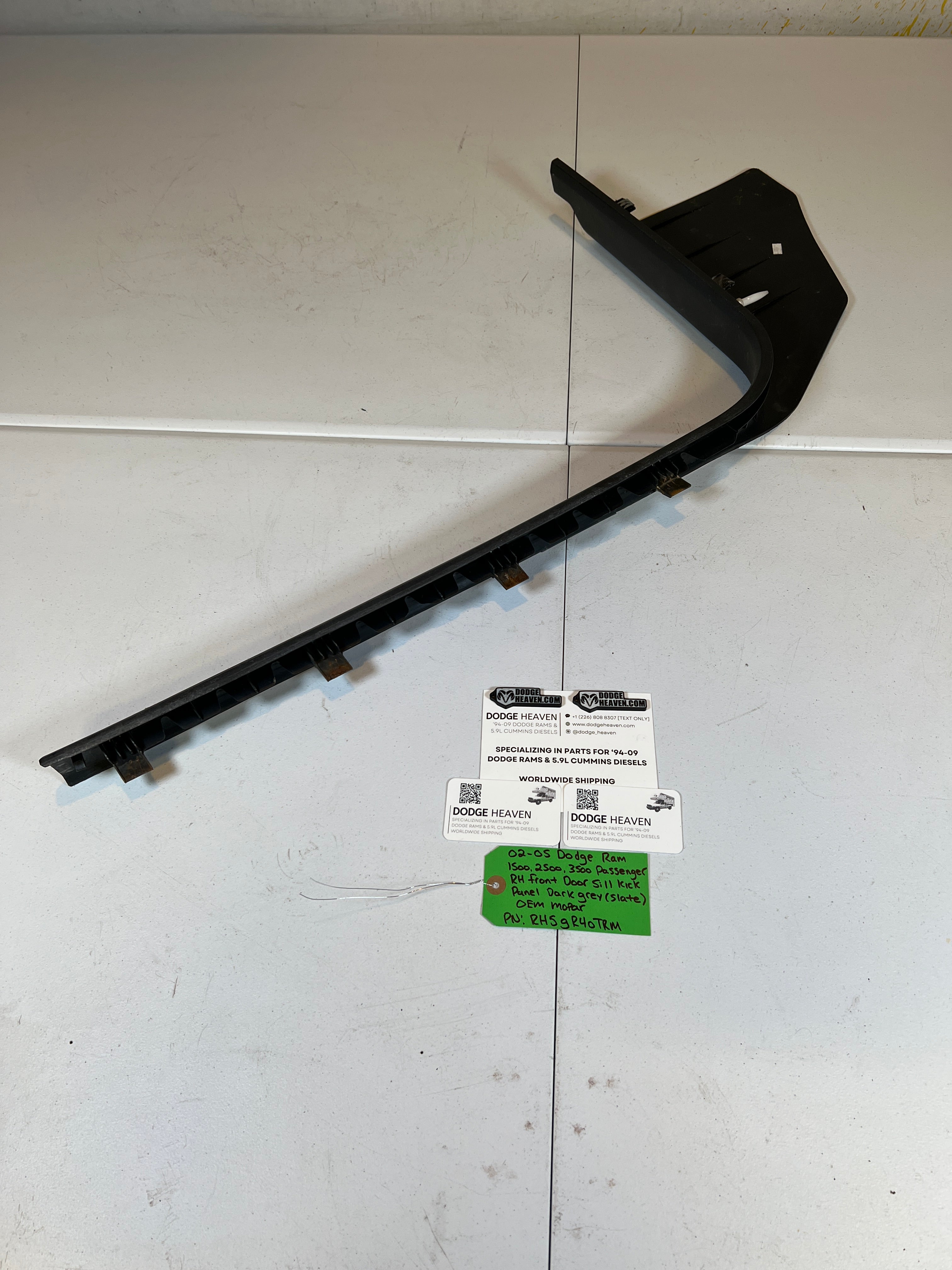 2002-2005 Dodge Ram Front Door Sill Kick Panel Scuff Trim RH Dark Grey