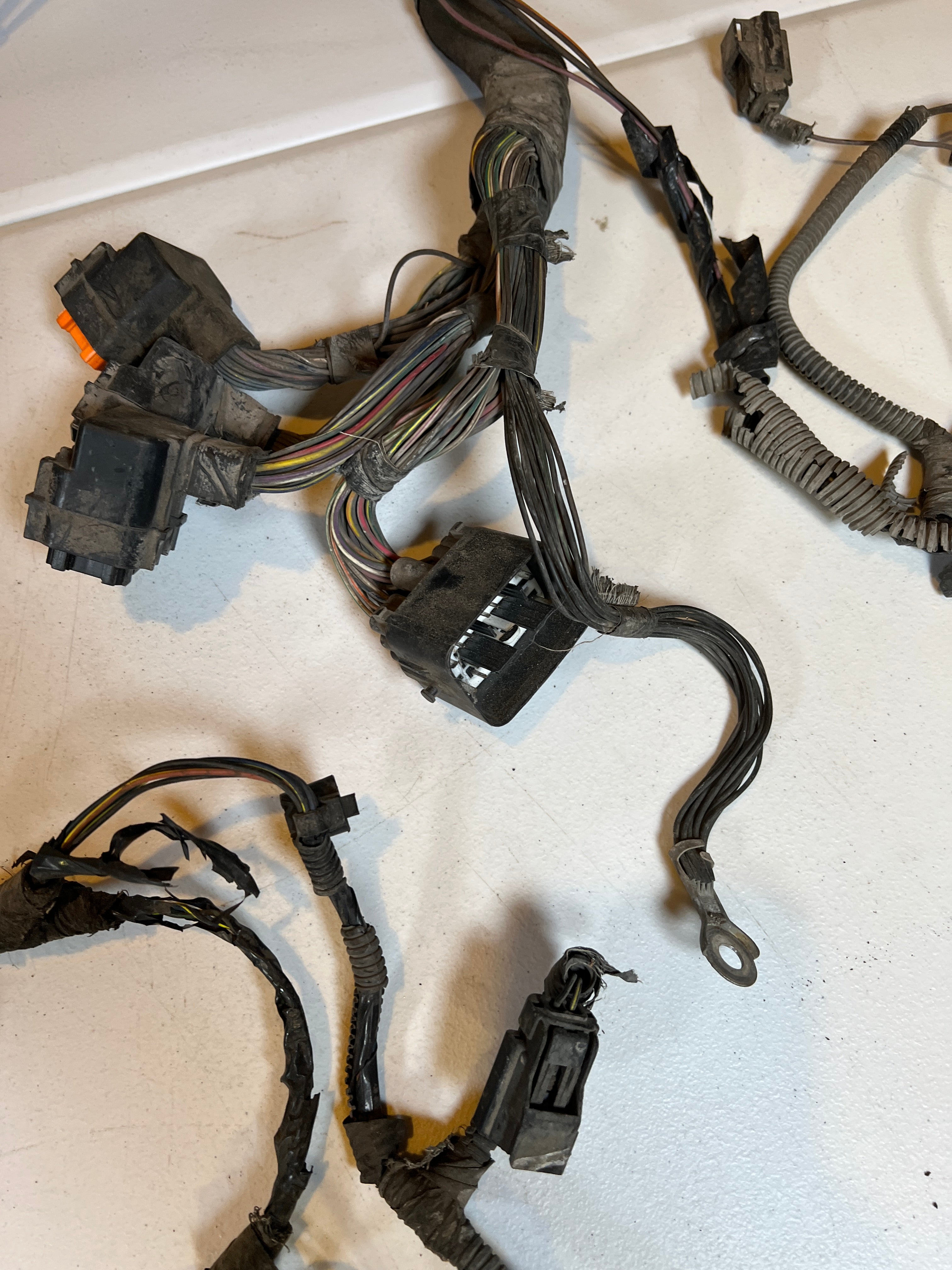 2005-2005 Dodge Ram 2500 3500 5.7L Hemi Engine Wiring Harness