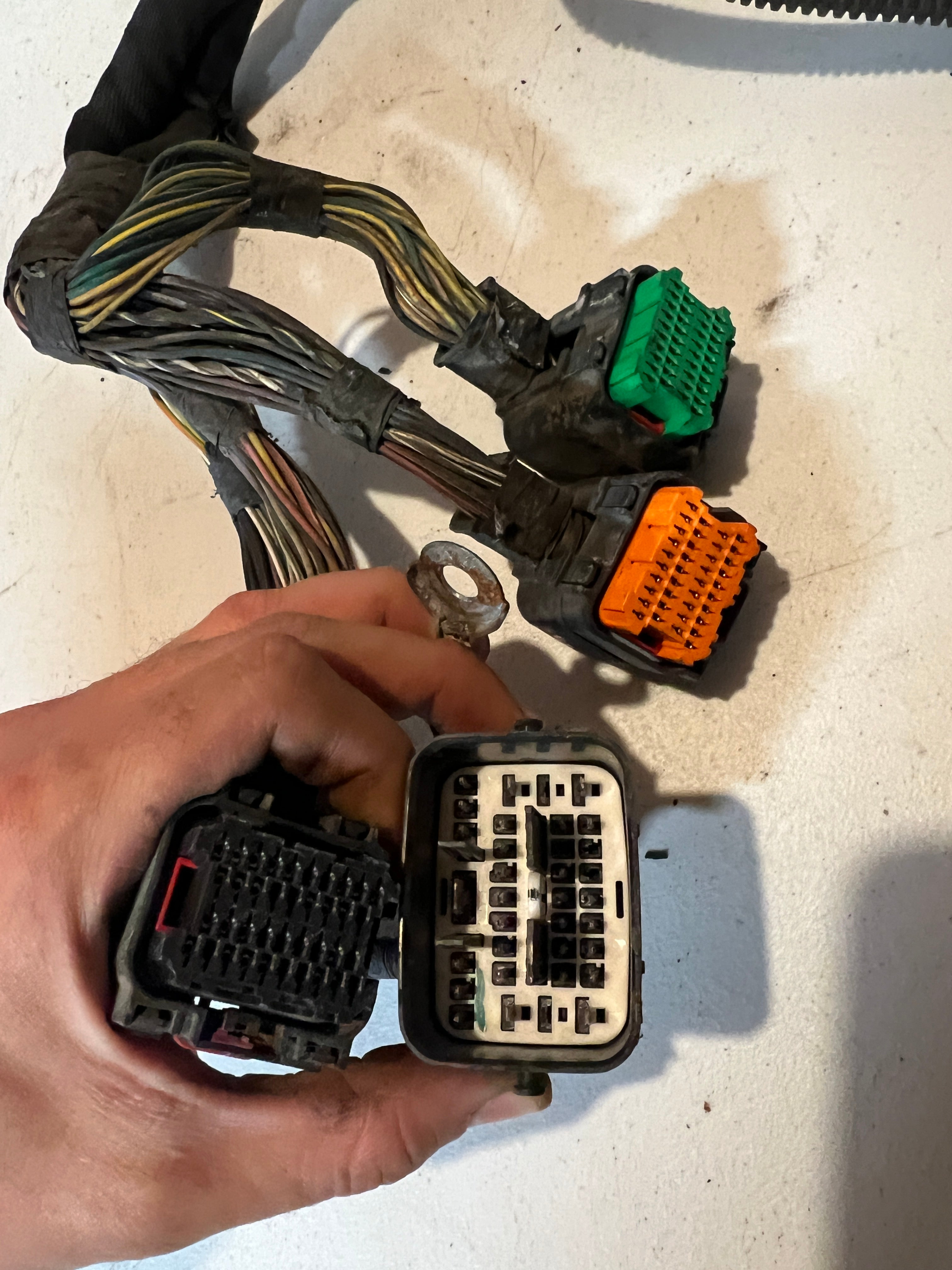 2005-2005 Dodge Ram 1500 5.7L Hemi Engine Wiring Harness Auto Trans