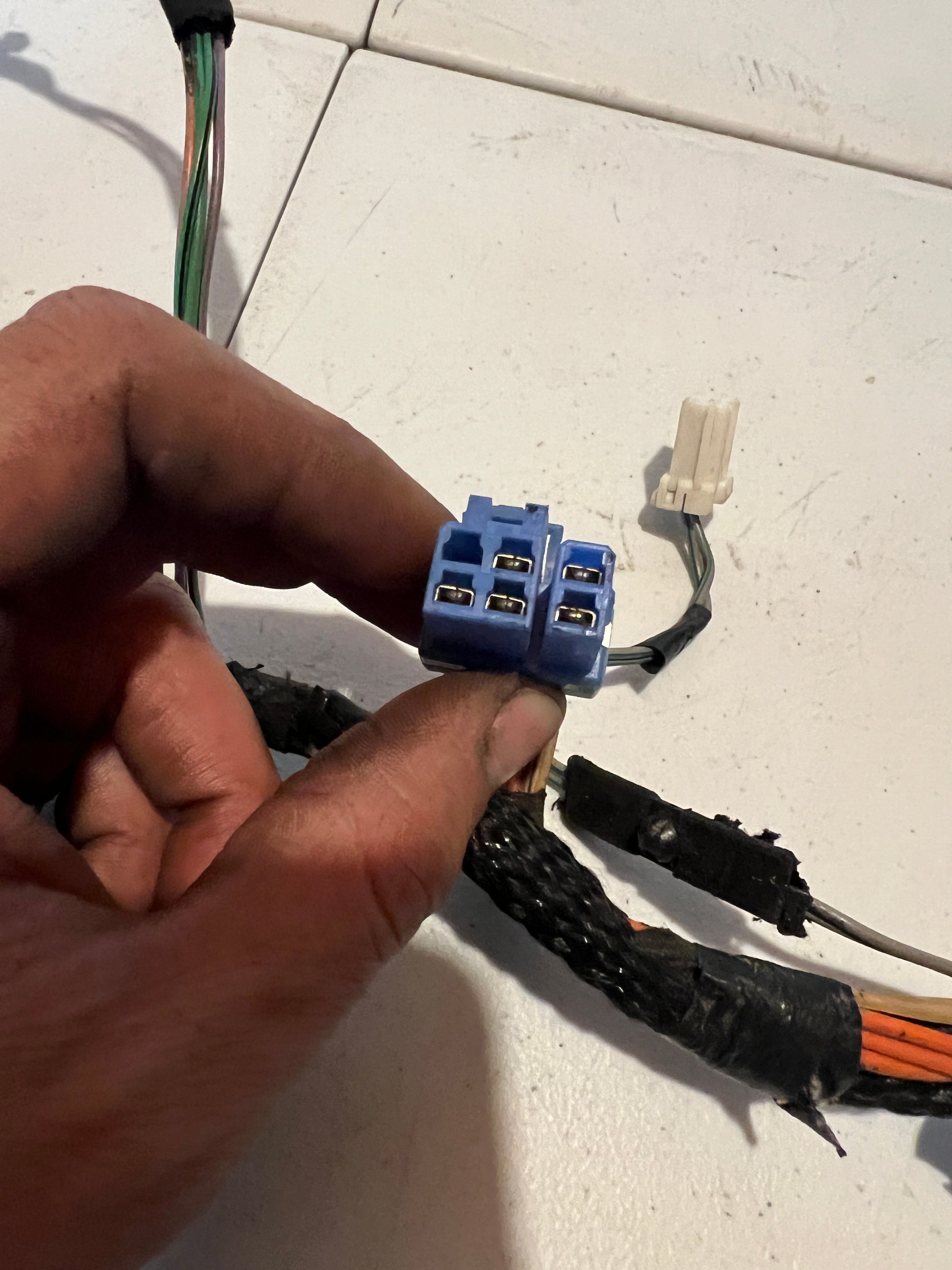 2004-2005 Dodge Ram 1500-3500 Rear LH or RH Power Door Wiring