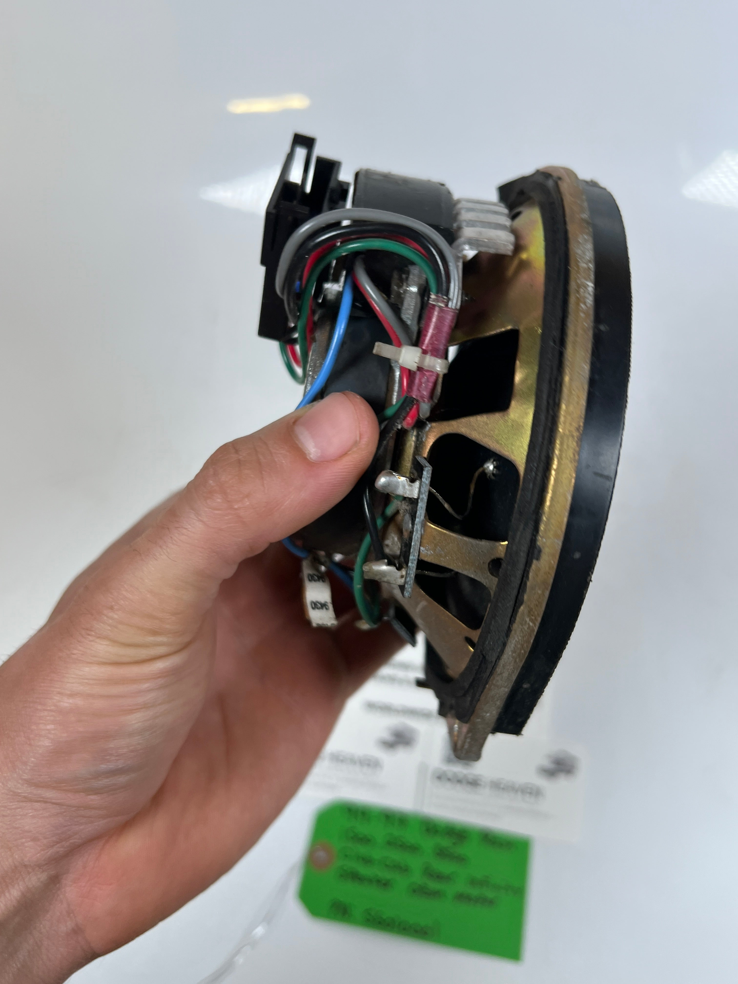 1994-1997 Dodge Ram 1500-3500 Club-Cab Rear infinity Speaker