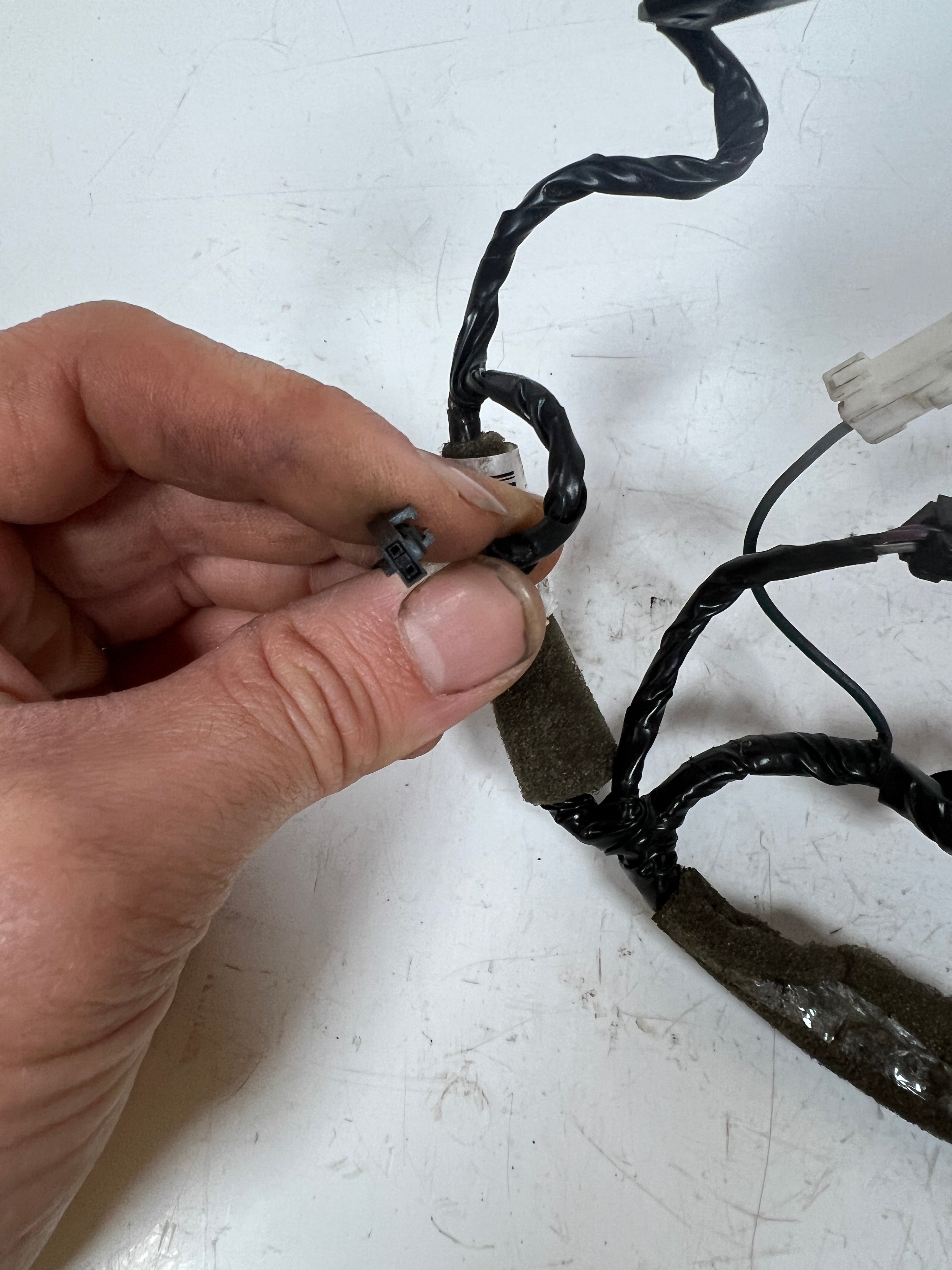 2003-2005 Dodge Ram 1500 2500 3500 Steering Wheel Control Harness with Radio Control (OEM)