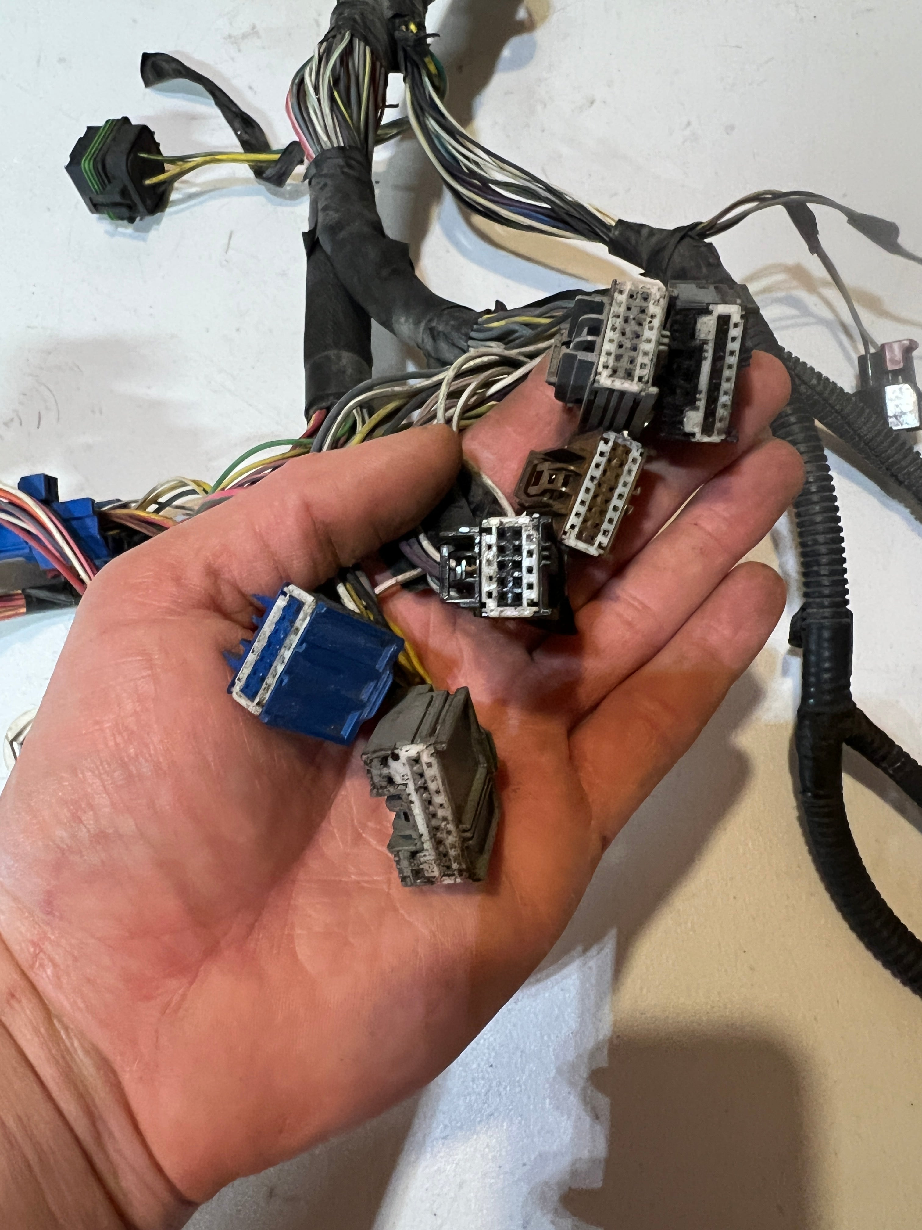 2006-2006 Dodge Ram 1500 2500 3500 5.7L Hemi Engine Bay Wiring Harness