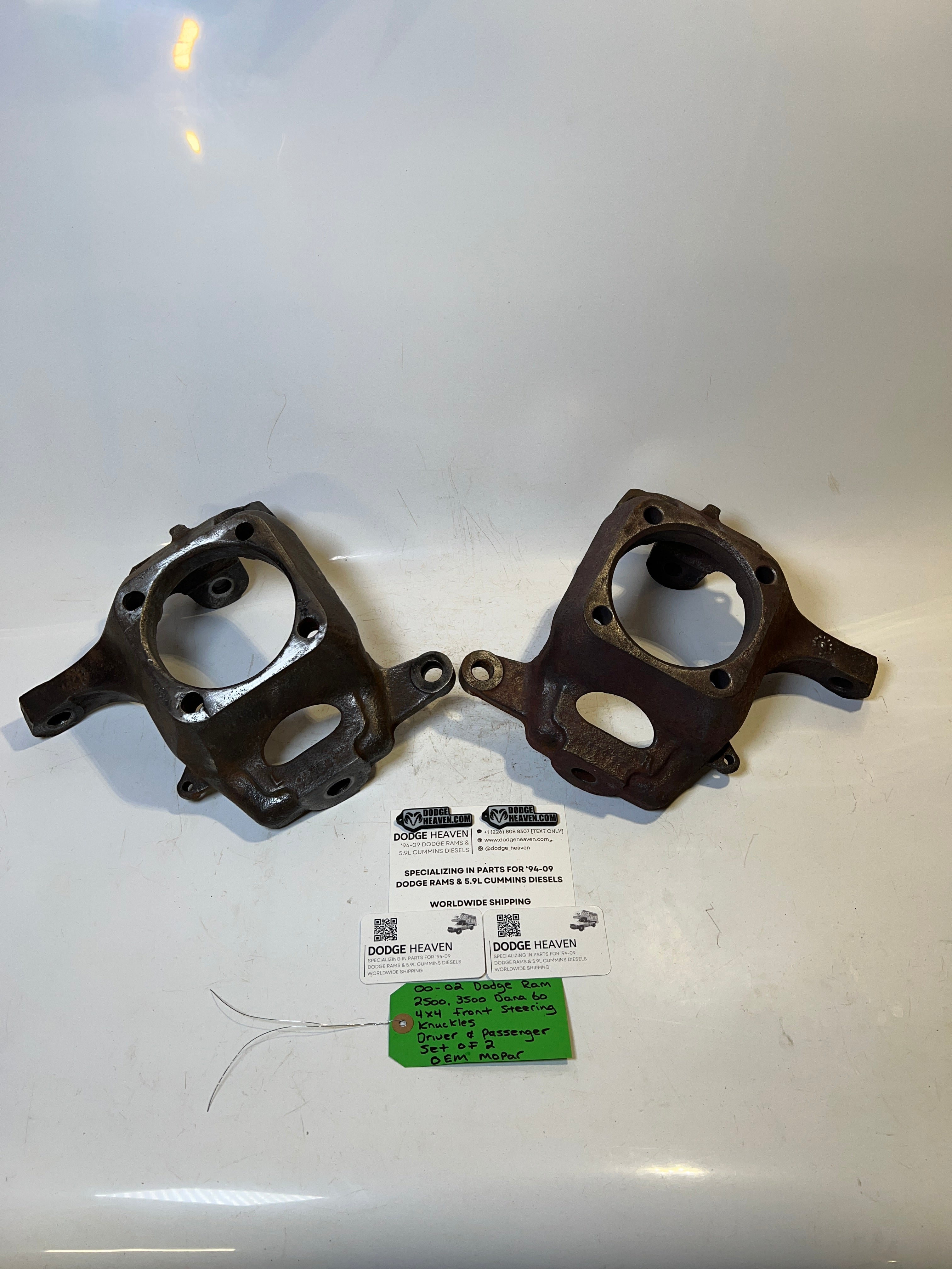 2000-2002 Dodge Ram 2500 3500 4x4 Dana 60 Front Steering Knuckles LH & RH