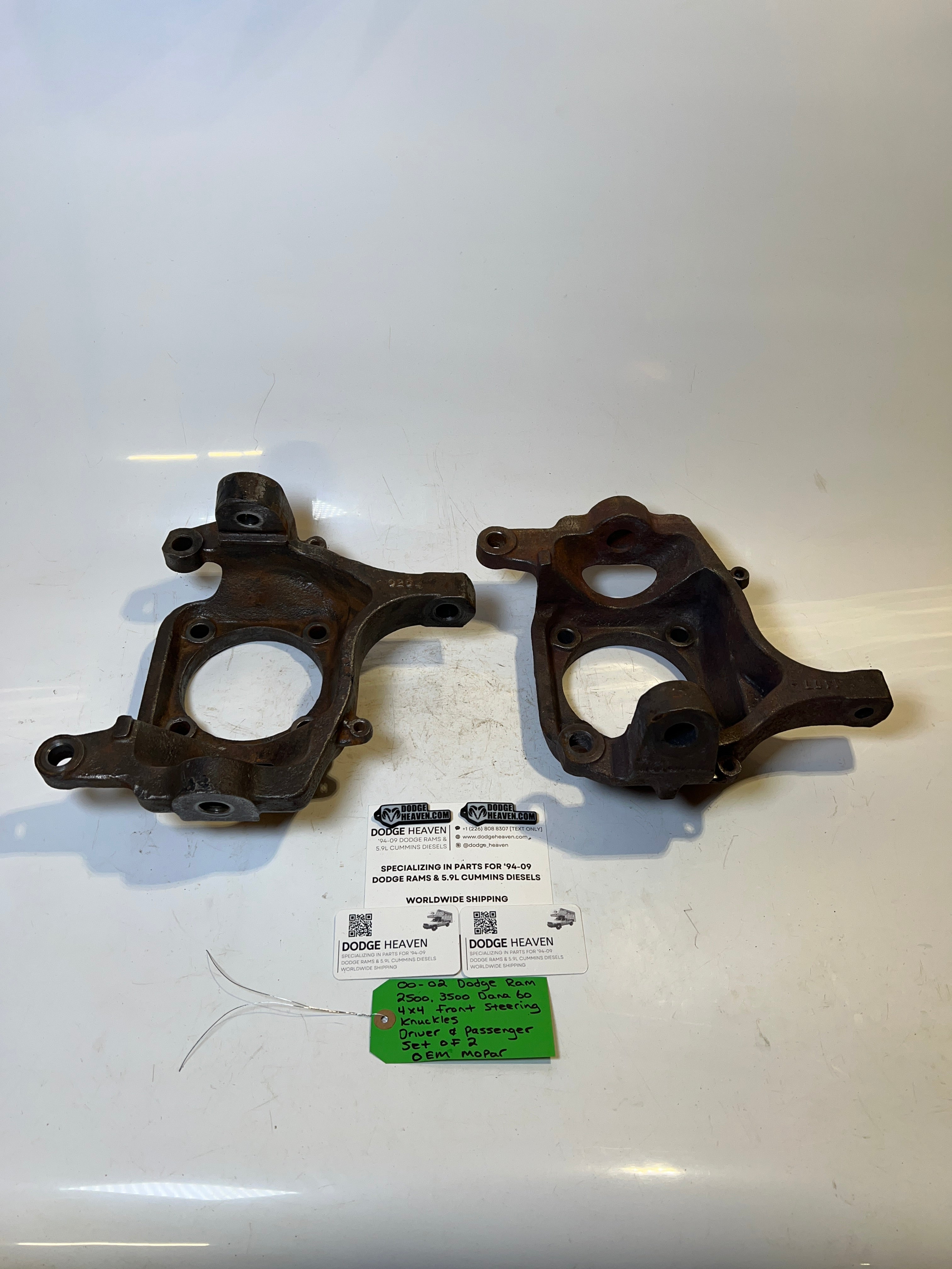 2000-2002 Dodge Ram 2500 3500 4x4 Dana 60 Front Steering Knuckles LH & RH