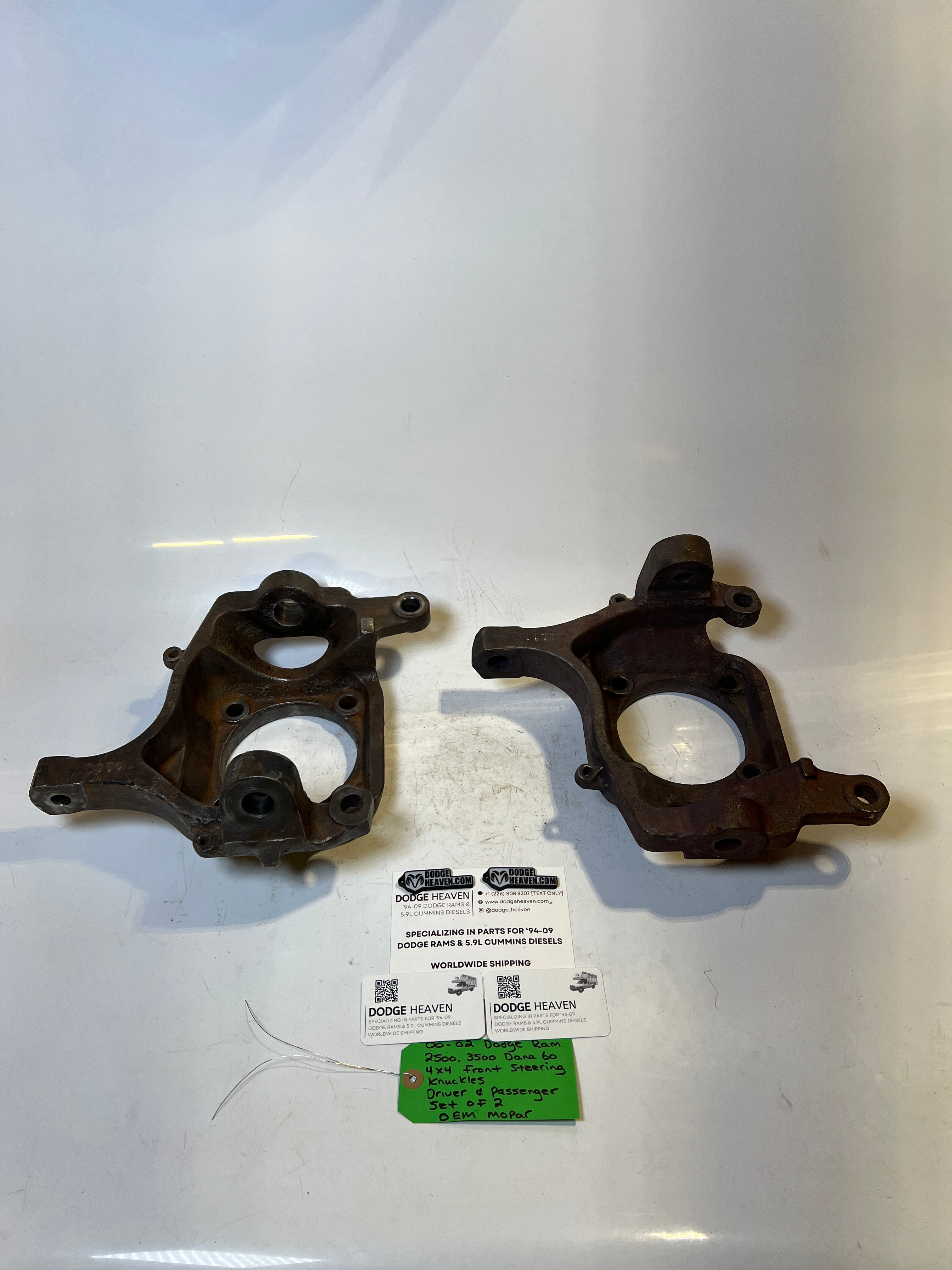 2000-2002 Dodge Ram 2500 3500 4x4 Dana 60 Front Steering Knuckles LH & RH