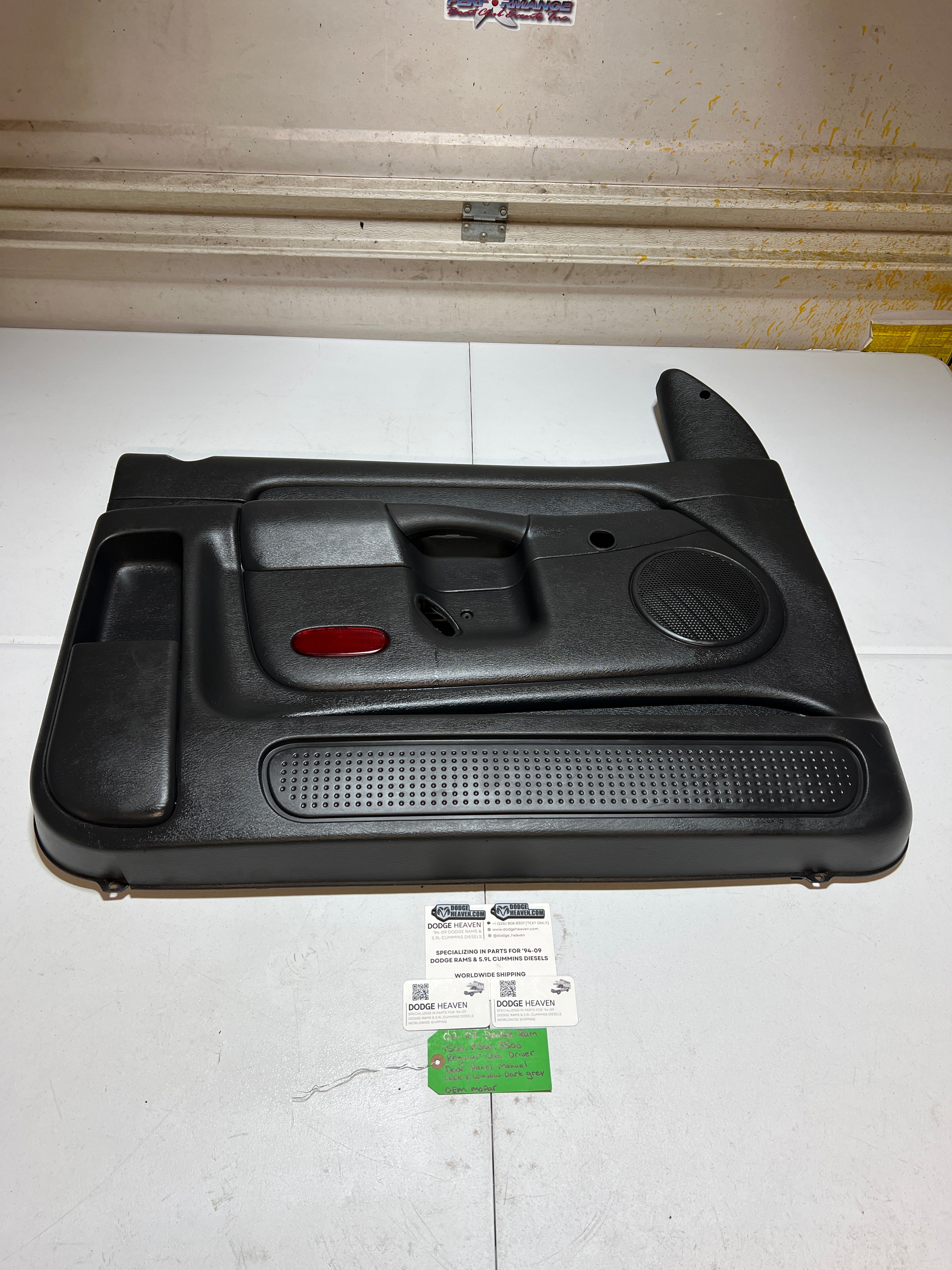 2003-2005 Dodge Ram 1500-3500 Regular Cab Driver Door Panel Manual Window